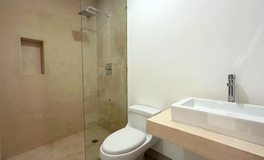 Excelente casa moderna de 2 plantas en privada
