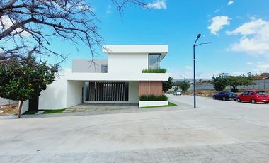 CASA EN VENTA EN FRACCIONAMIENTO EL SECRETO