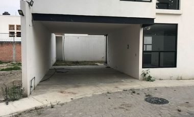 LINDA CASA  EN  San Salvador Tizatlalli
