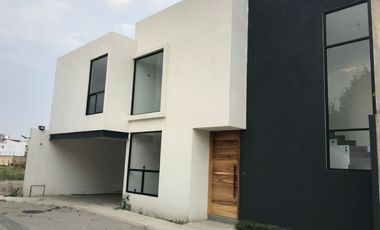 LINDA CASA  EN  San Salvador Tizatlalli