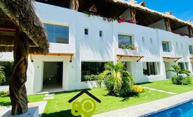 Villa en venta con alberca y palapa en la exclusiva zona Diamante de Acapulco