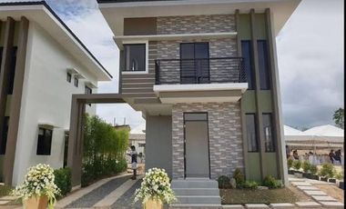 READY FOR OCCUPIED 2 STOREY AND 4 BEDROOMS SINGLE ATTACHED HOUSE FOR SALE IN MINGLANILLA HIGHLAND PHASE 1