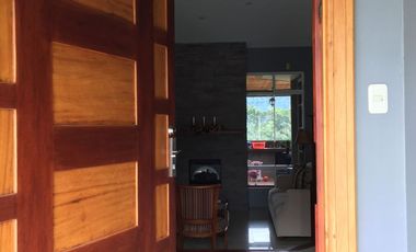 🏡VENDO HERMOSA CASA CON TERRENO 3 DORMITORIOS BARRIO LA MONTANA EN SHEL VIA PUYO BAÑOS
