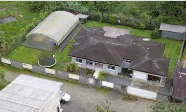 🏡VENDO HERMOSA CASA CON TERRENO 3 DORMITORIOS BARRIO LA MONTANA EN SHEL VIA PUYO BAÑOS
