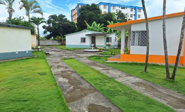 VENTA CASA EN TONSUPA ESMERALDAS, DENTRO DE CONJUNTO VACACIONAL CERCA A LA PLAYA