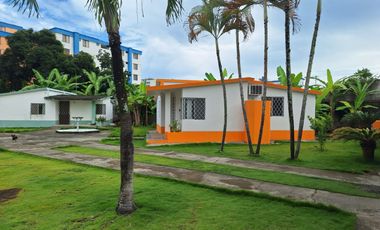 VENTA CASA EN TONSUPA ESMERALDAS, DENTRO DE CONJUNTO VACACIONAL CERCA A LA PLAYA
