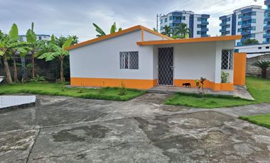 VENTA CASA EN TONSUPA ESMERALDAS, DENTRO DE CONJUNTO VACACIONAL CERCA A LA PLAYA