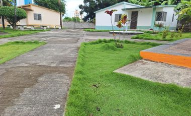 VENTA CASA EN TONSUPA ESMERALDAS, DENTRO DE CONJUNTO VACACIONAL CERCA A LA PLAYA