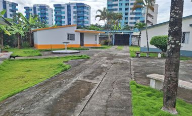 VENTA CASA EN TONSUPA ESMERALDAS, DENTRO DE CONJUNTO VACACIONAL CERCA A LA PLAYA