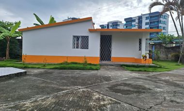 VENTA CASA EN TONSUPA ESMERALDAS, DENTRO DE CONJUNTO VACACIONAL CERCA A LA PLAYA