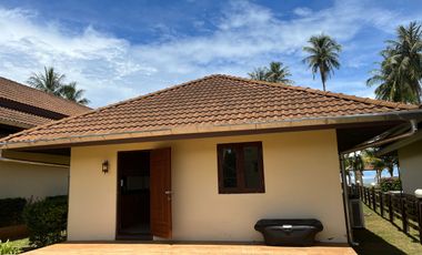 beachfront 3-bedroom Thai-Balinese style of pool villa for sale in Had yao, Krabi