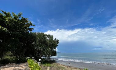 beachfront 3-bedroom Thai-Balinese style of pool villa for sale in Had yao, Krabi