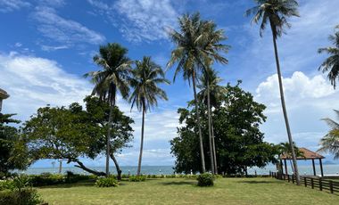 beachfront 3-bedroom Thai-Balinese style of pool villa for sale in Had yao, Krabi