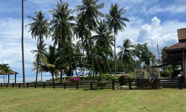 beachfront 3-bedroom Thai-Balinese style of pool villa for sale in Had yao, Krabi