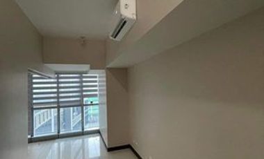 1BR Condo Unit For Sale at Uptown Parksuites, 8th Ave. Uptown BGC Taguig, Metro Manila