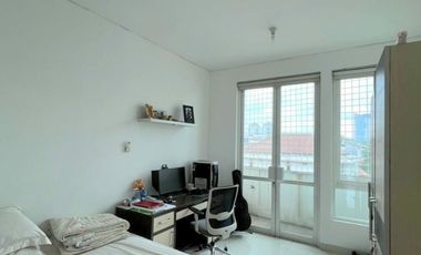Dijual Rumah di Tomang De Oaze Residence Ada Fasilitas Pool Hadap Timur