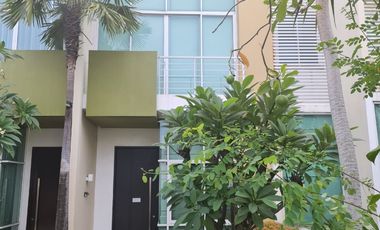 Dijual Rumah di Tomang De Oaze Residence Ada Fasilitas Pool Hadap Timur
