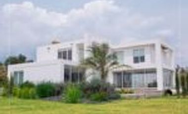 VENTA-CASA EN VENTA  ESTILO MODERNO AMPLIA  EN RIOBAMBA SECTOR DE LA UNACH/23URB007