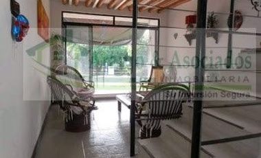 VENDEMOS EN CONDOMINIO, HERMOSA CASA CON 4 HABITACIONES.