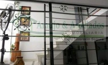 VENDEMOS EN CONDOMINIO, HERMOSA CASA CON 4 HABITACIONES.