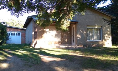 CASA SOBRE AMPLIO LOTE