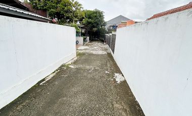 Rumah Dijual/Disewakan di Kebagusan Jakarta Selatan Dekat Kebun Binatang Ragunan