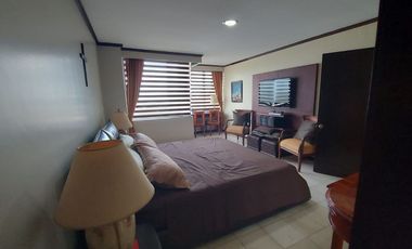 Hilton Colon, Venta Linda Suite Amoblada con Excelente Vista a la Piscina.