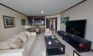 Hilton Colon, Venta Linda Suite Amoblada con Excelente Vista a la Piscina.