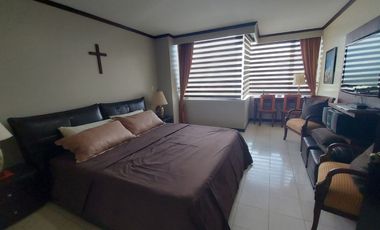 Hilton Colon, Venta Linda Suite Amoblada con Excelente Vista a la Piscina.