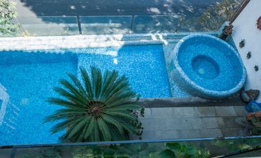 Preciosa casa de Lujo en Valle de Bravo, del lado del Santuario