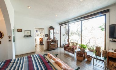 Preciosa casa de Lujo en Valle de Bravo, del lado del Santuario