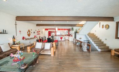 Preciosa casa de Lujo en Valle de Bravo, del lado del Santuario