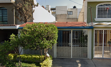 CASA A 5 MIN DEL HOSPITAL GENERAL DE OBLATOS EN LA COL CIRCUNVALACION DE OBLATOS CON 3 HABITACIOSNES