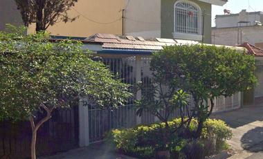 CASA A 5 MIN DEL HOSPITAL GENERAL DE OBLATOS EN LA COL CIRCUNVALACION DE OBLATOS CON 3 HABITACIOSNES
