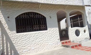 En venta casa en Playas Villamil, Km 12.5 vía a Data.