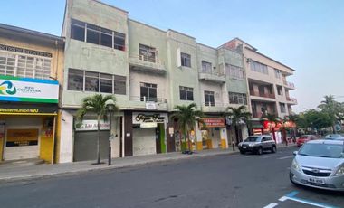 edificio comercial de venta en manta zona centro