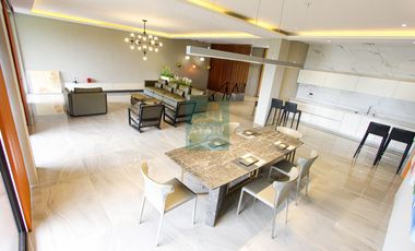 Luxurious 14-Bedroom Mansion for Sale in Maria Luisa Estate Park - A Grand Estate Awaits You!