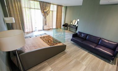 Luxurious 14-Bedroom Mansion for Sale in Maria Luisa Estate Park - A Grand Estate Awaits You!