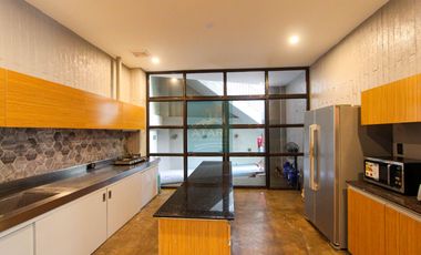 Luxurious 14-Bedroom Mansion for Sale in Maria Luisa Estate Park - A Grand Estate Awaits You!