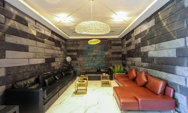 Luxurious 14-Bedroom Mansion for Sale in Maria Luisa Estate Park - A Grand Estate Awaits You!