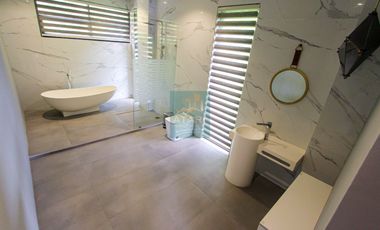 Luxurious 14-Bedroom Mansion for Sale in Maria Luisa Estate Park - A Grand Estate Awaits You!