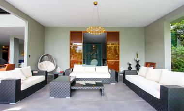 Luxurious 14-Bedroom Mansion for Sale in Maria Luisa Estate Park - A Grand Estate Awaits You!