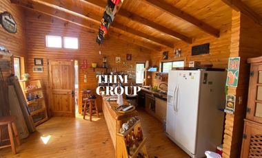 SE VENDE CASA DE 2 PISOS CON PISCINA Y QUINCHO EN CONDOMINIO OLMUE