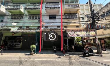 Commercial building for sale, mezzanine floor added to fill the space. Near Nonthaburi Pier, near the BTS, convenient travel.