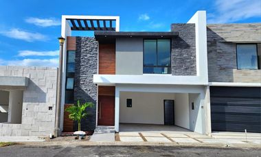 RESIDENCIA EN LOMAS DEL SOL ACABADOS LUXURY