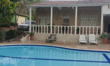 VENTA DE CASA CON PISCINA CARMEN DE APICALA