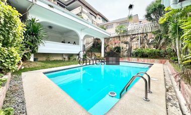 4-Bedroom House with Pool  in Maria Luisa For Rent