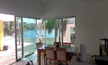 Residencia en VENTA con hermosa vista a lago natural, Yucatán Country club.