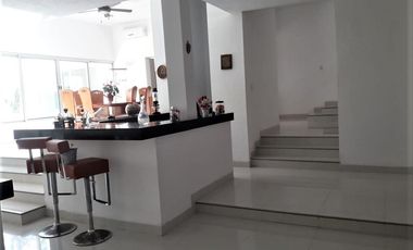 Residencia en VENTA con hermosa vista a lago natural, Yucatán Country club.