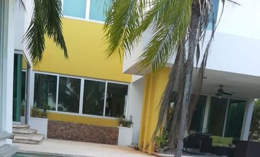 Residencia en VENTA con hermosa vista a lago natural, Yucatán Country club.